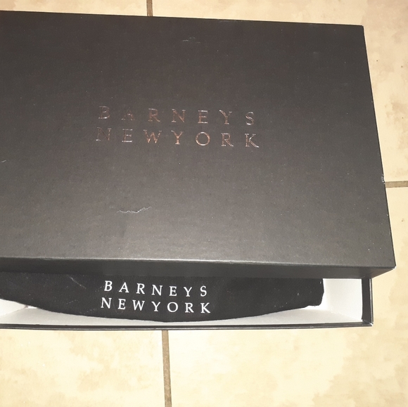 Red Velvet Barney New York Pumps - Picture 14 of 15